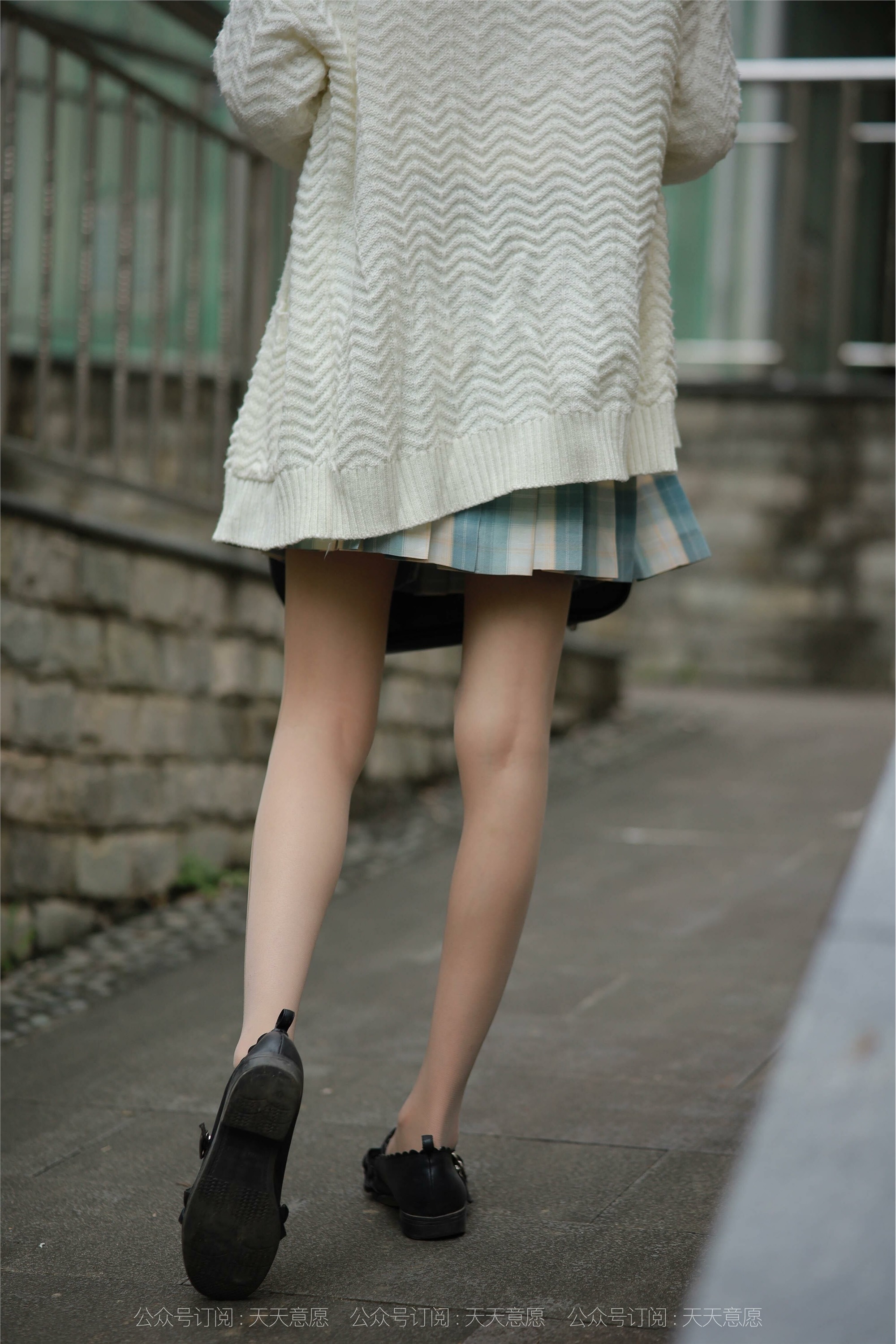 IESS异思趣向  2021.11.02 丝享家963：团团《长腿JK装》